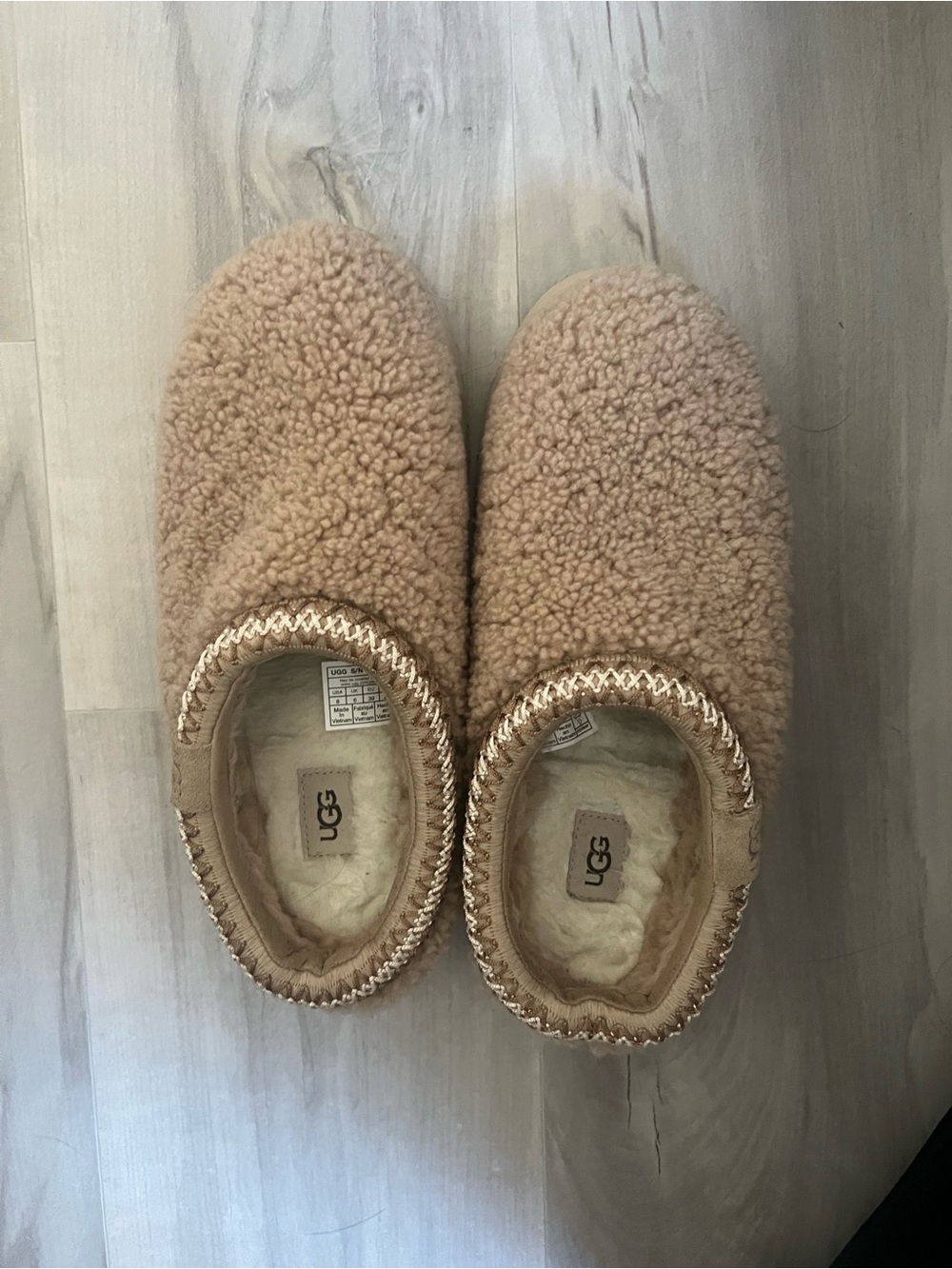 UGG Tazz Sherpa slippers in US 8